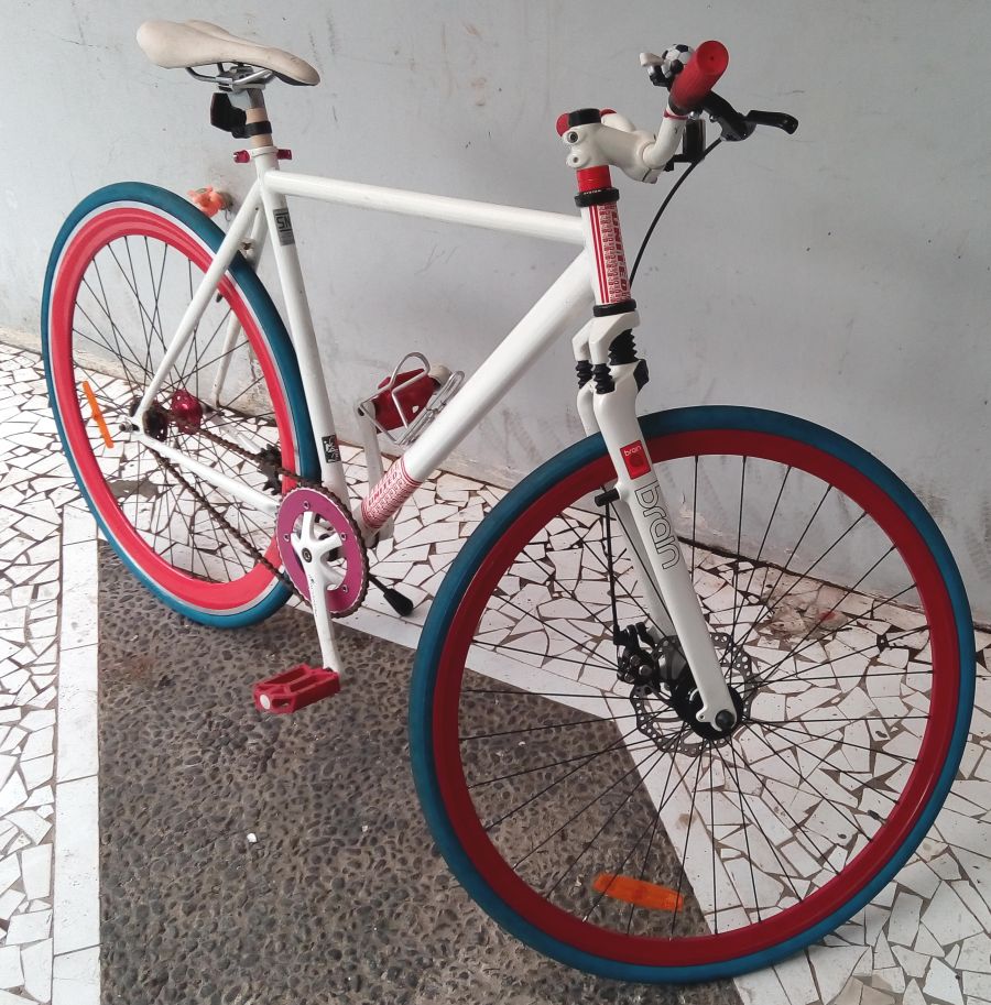 fixie bike red rims blue white