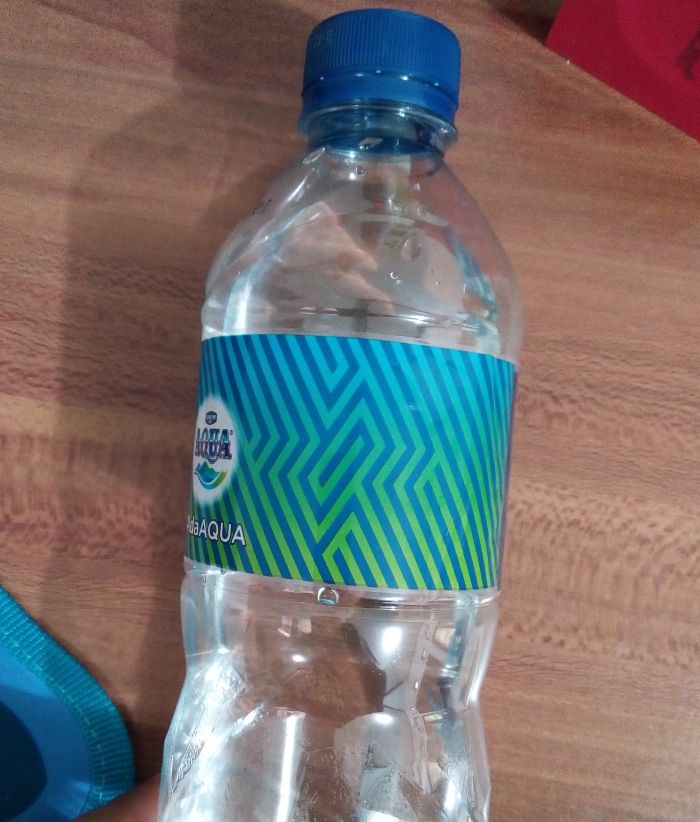 temykan tanda positif di botol aqua