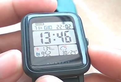tampilan layar amazfit bip luar ruangan